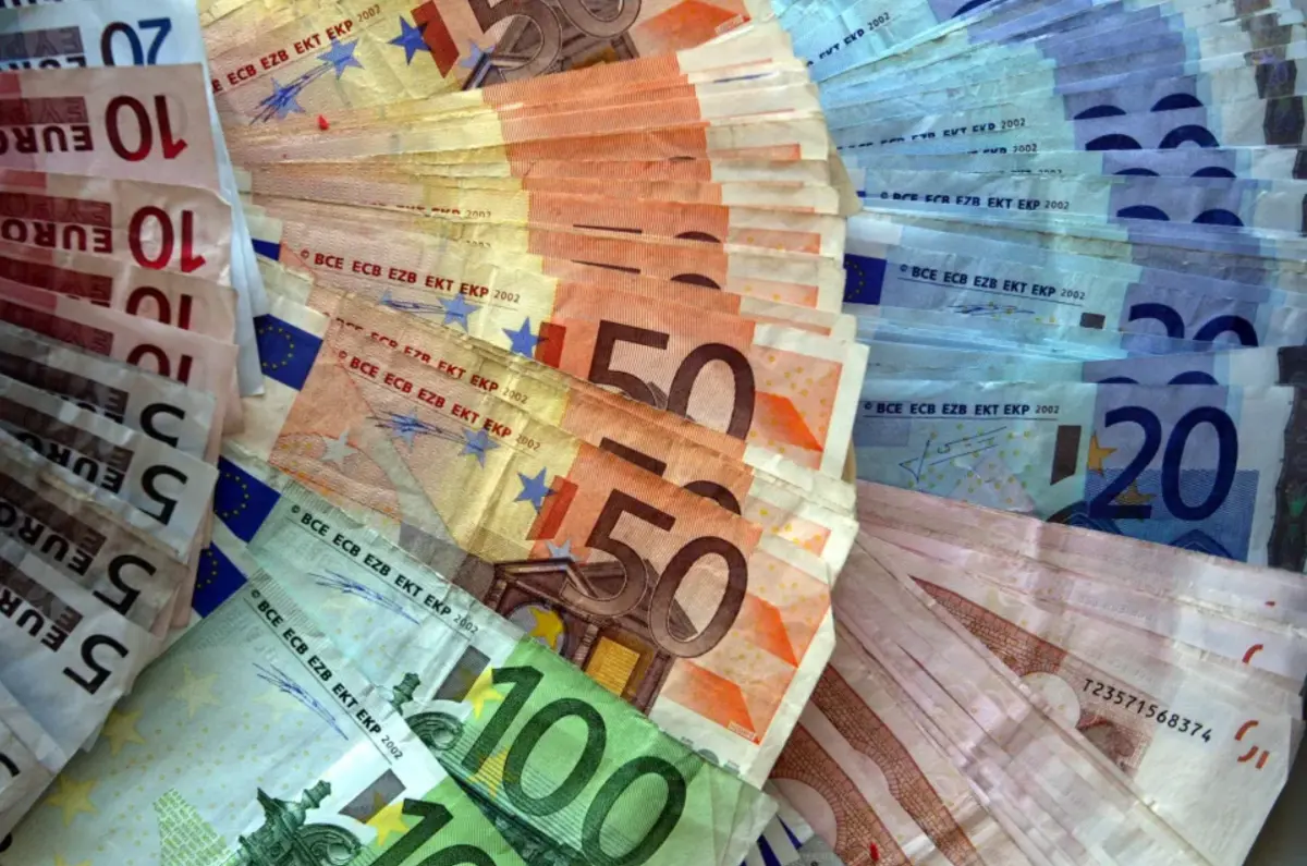 Imagem de contexto do artigo Offshores, consignação e 15.º mês: o que muda no IRS este ano