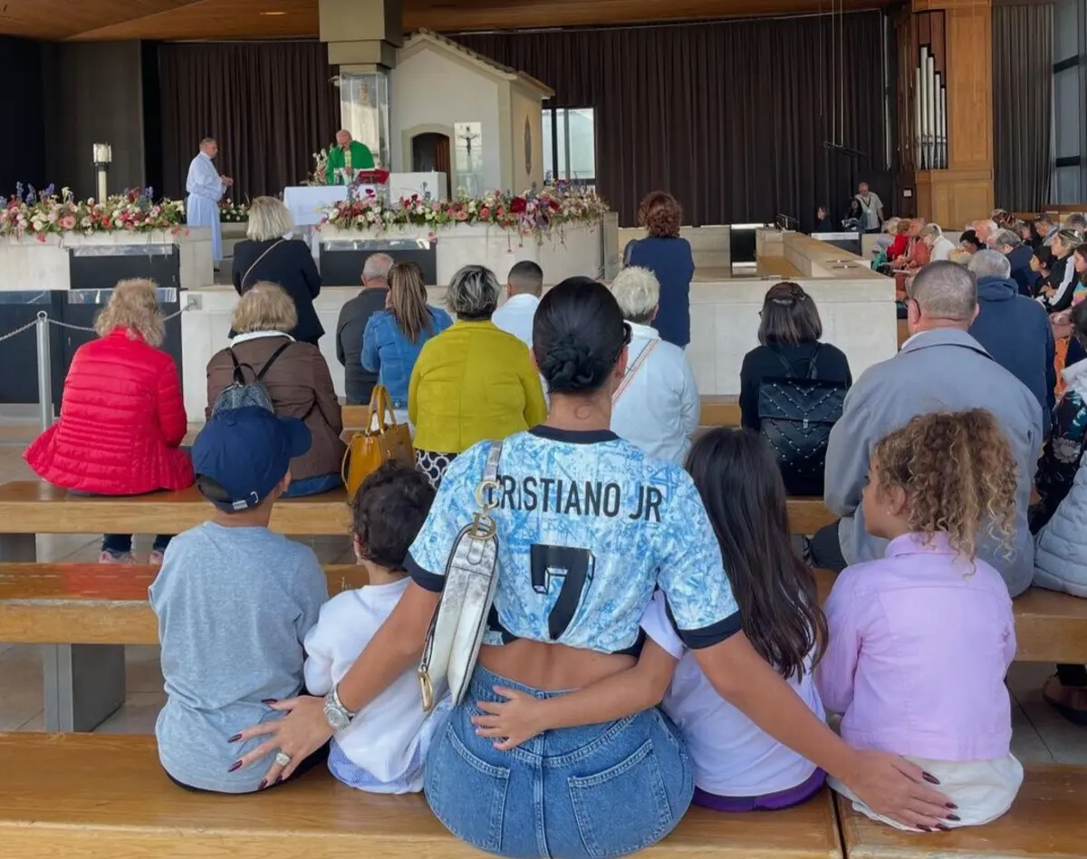 Imagem de contexto do artigo Georgina Rodríguez visita Santuário de Fátima com os filhos