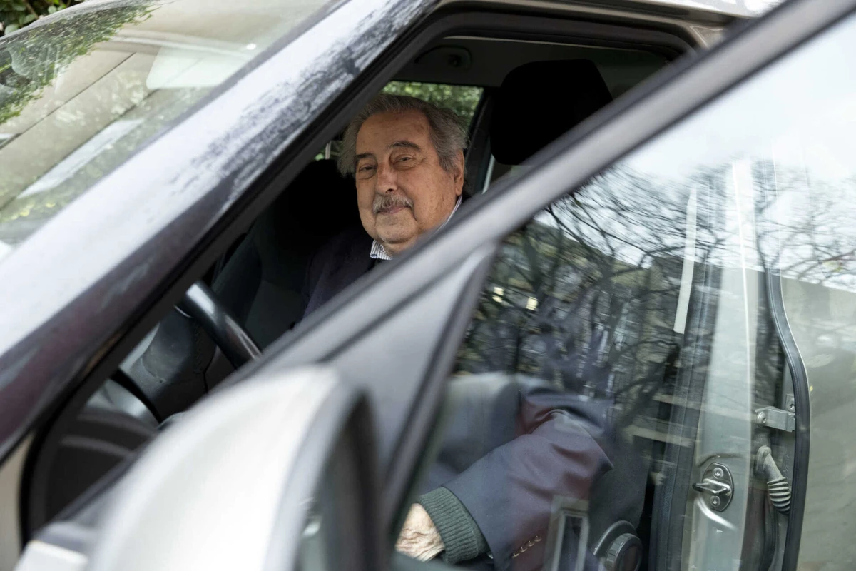 Armando Costa conduz desde os 18 anos. Renovou recentemente a carta aos 80