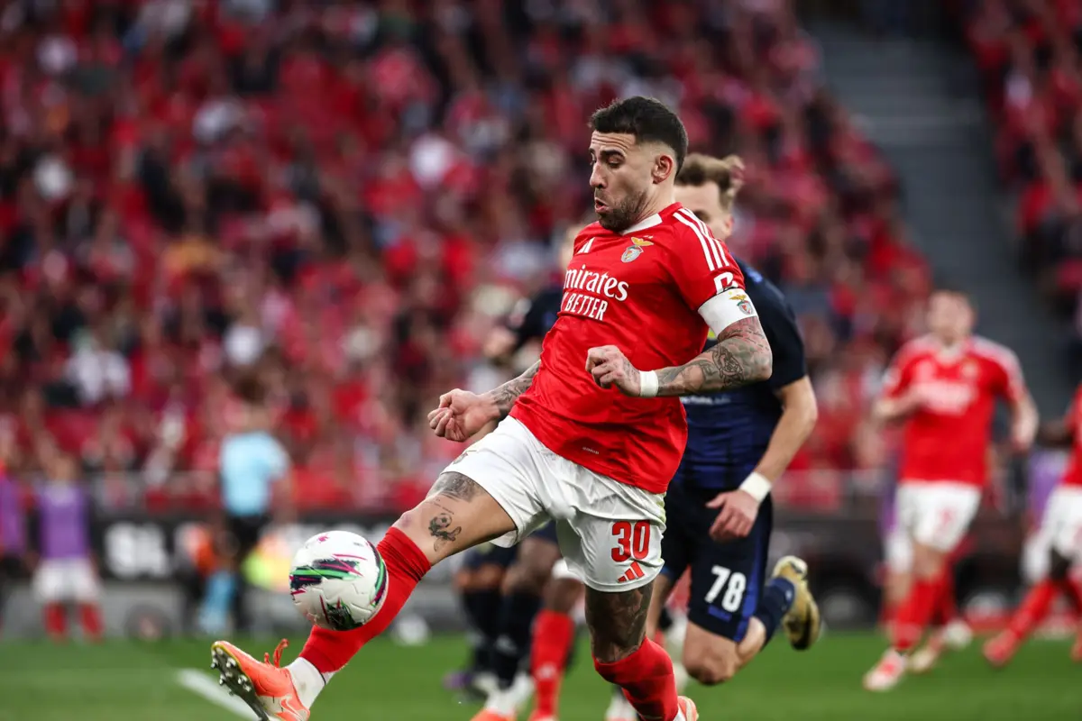 Otamendi cumpre a quinta temporada na Luz. Decide o futuro depois da final da Taça com o Sporting