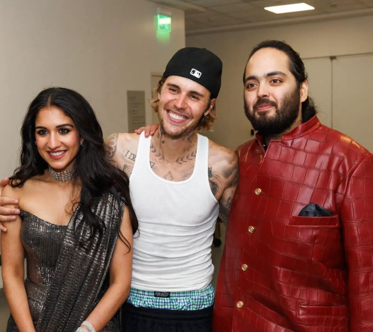 O cantor com Anant e a noiva, Radhika Merchant