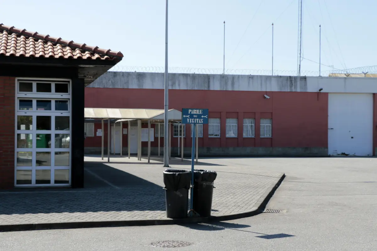 Mulher entrou durante período de visitas