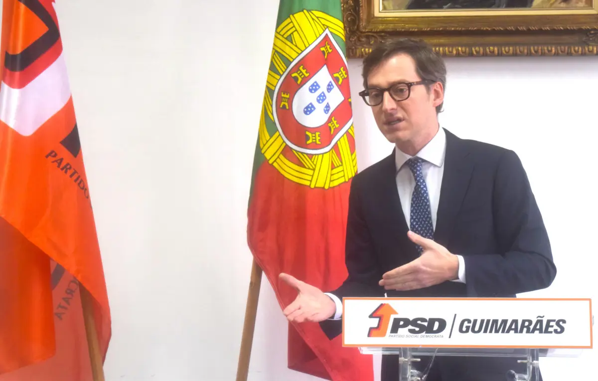 O candidato é membro da Assembleia Municipal de Guimarães desde 2005