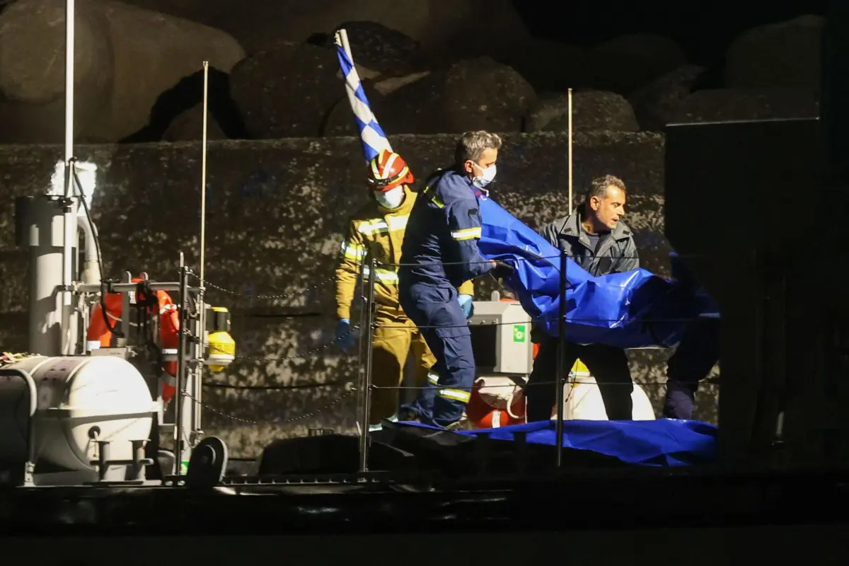 Para o local foram mobilizadas duas lanchas de patrulha da Guarda Costeira, um barco, um avião da Frontex e um helicóptero