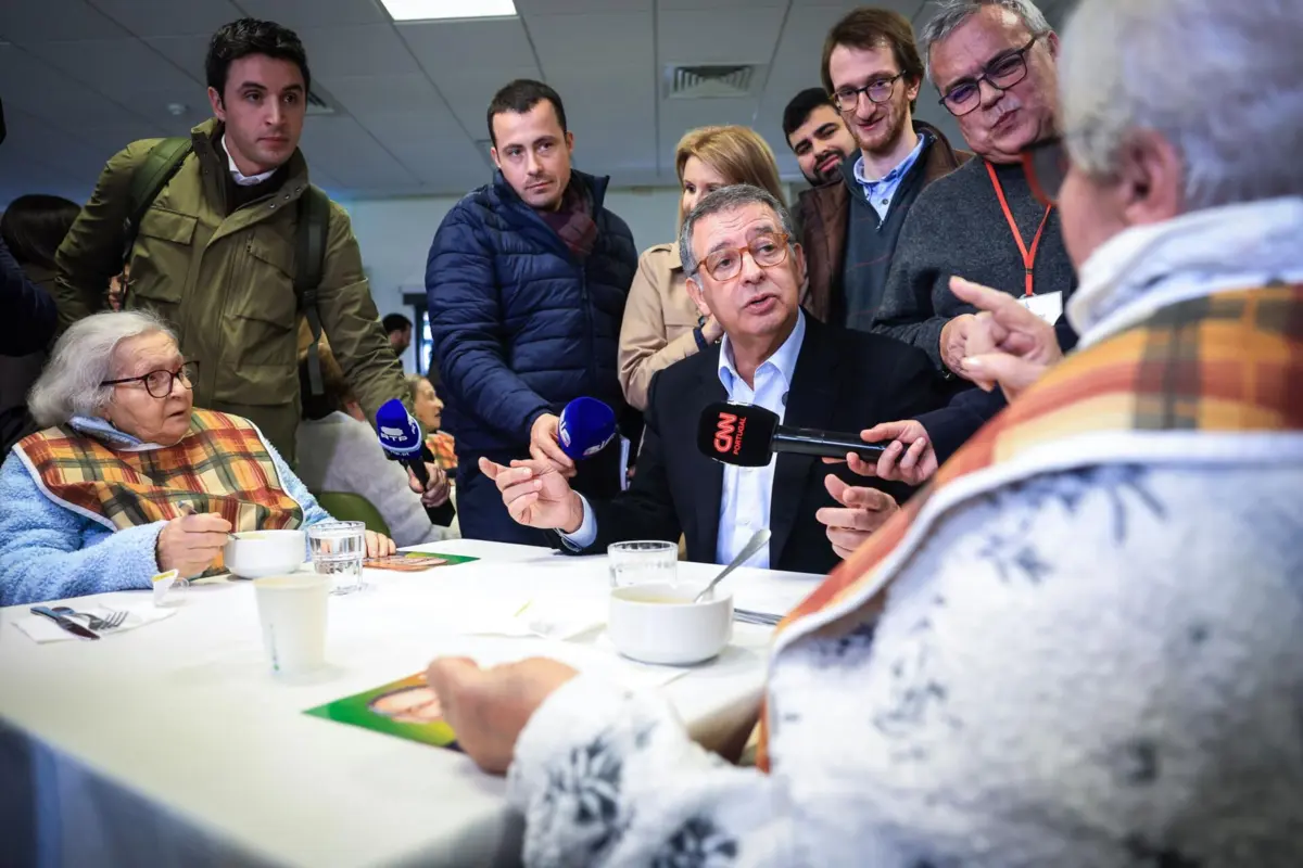 Seguro numa ação de campanha em Setúbal