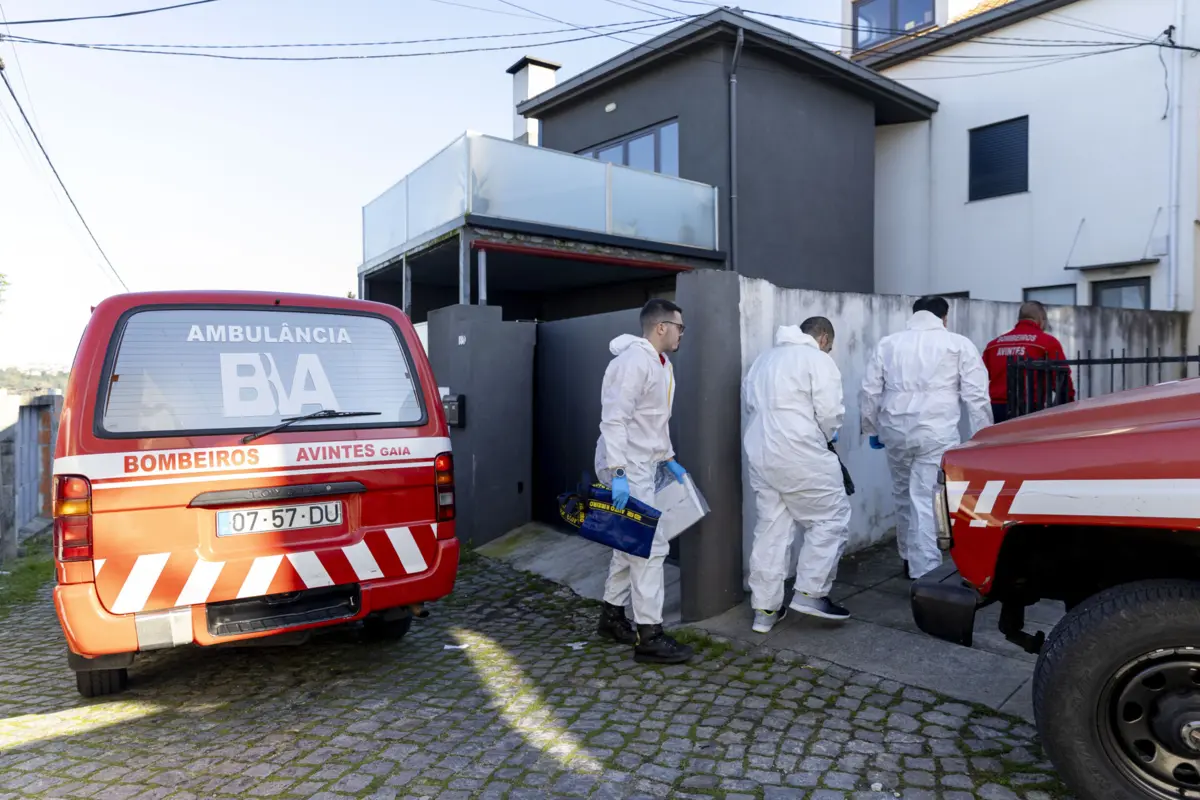 Para o local foram acionados 12 operacionais, apoiados com quatro viaturas