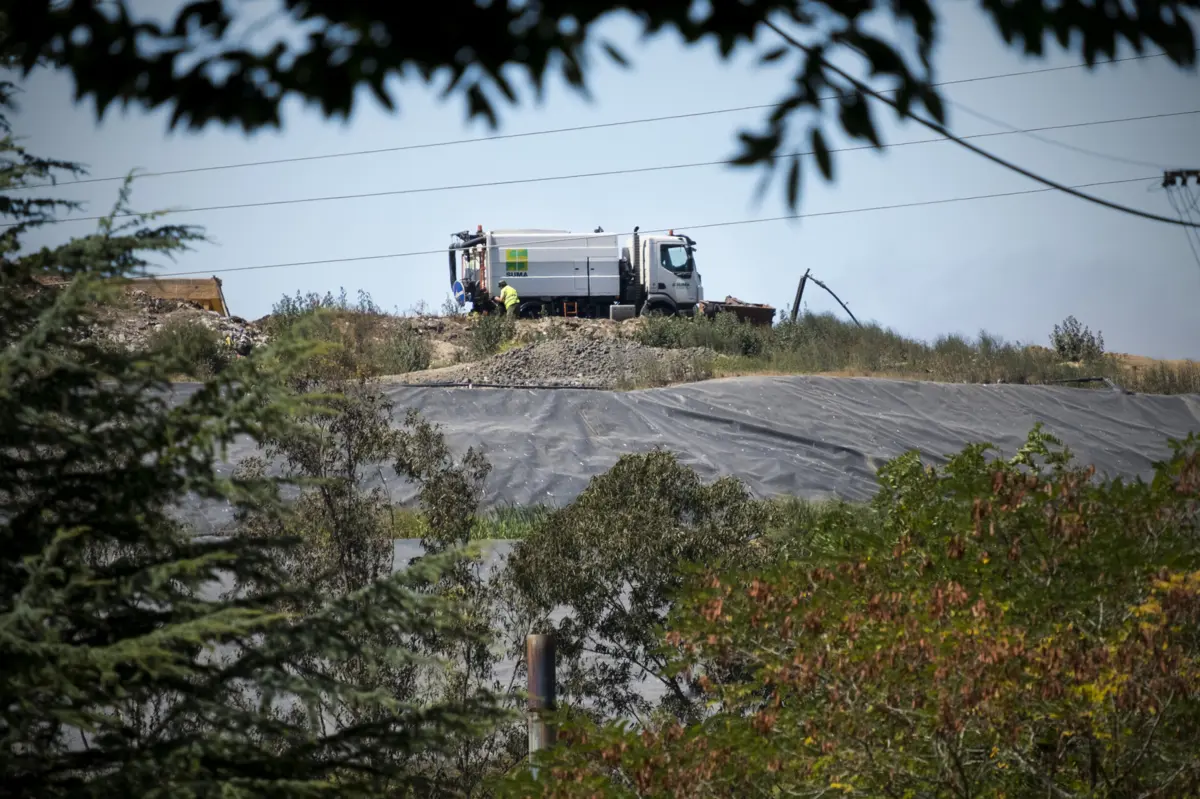 Este aterro sanitário que serviu durante 22 anos os concelhos de Vila Nova de Gaia e Santa Maria da Feira, com cerca de 440 mil habitantes, atingiu a sua capacidade máxima em junho de 2021