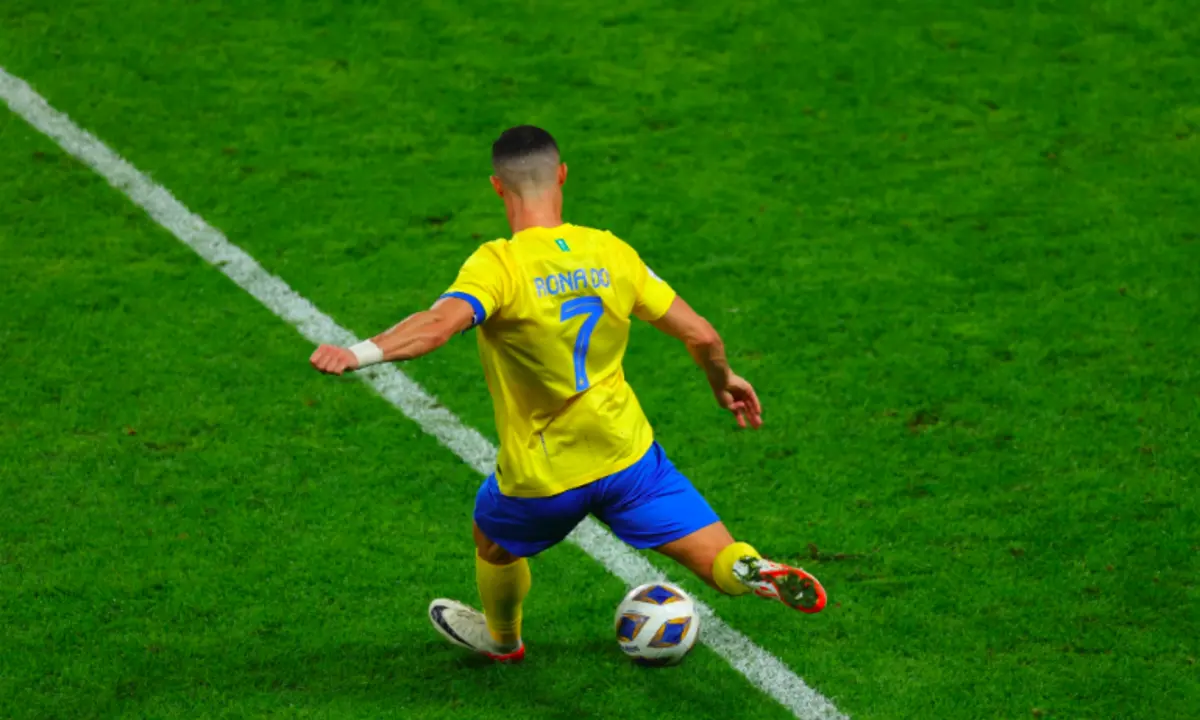 Cristiano Ronaldo foi substituído devido a problemas físicos no empate do Al Nassr frente ao Persepolis