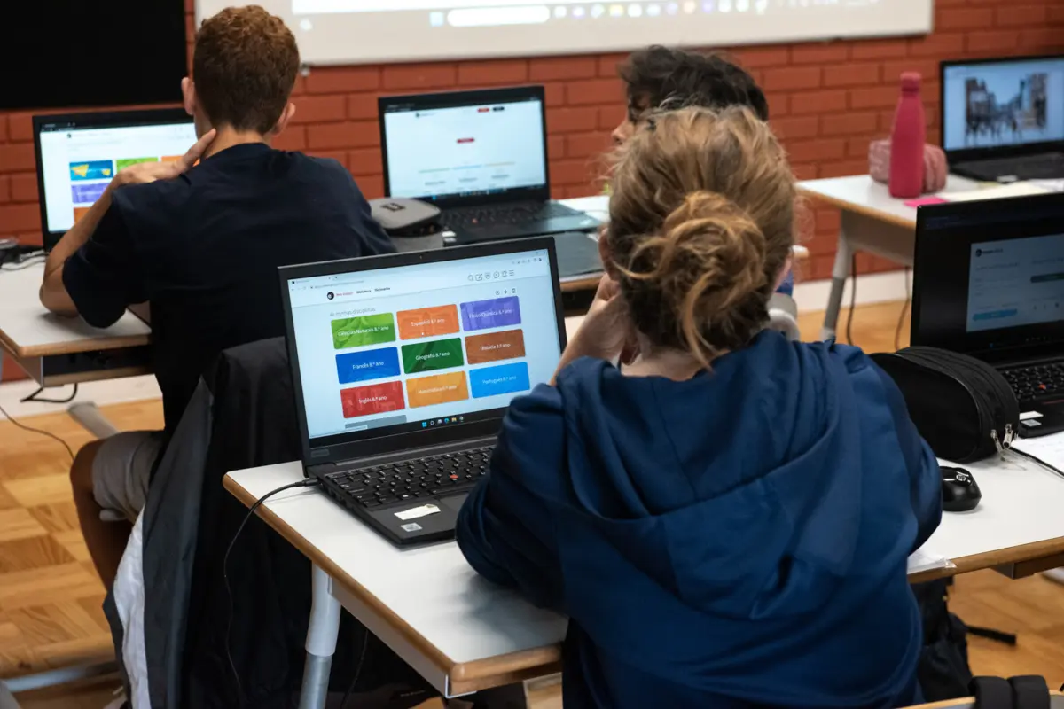 Opção de ensino oferece capacitação necessária para os jovens irem trabalhar imediatamente