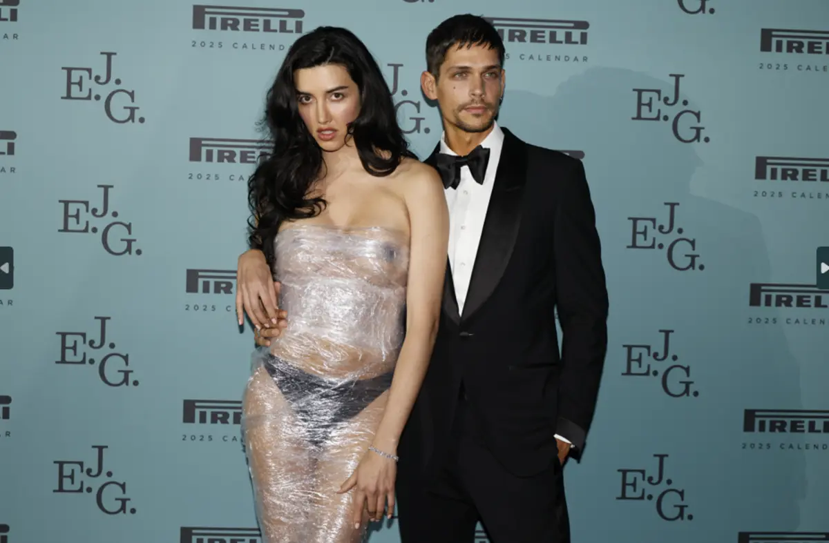 A artista Martine Gutierrez e o fotógrafo Ethan James Green