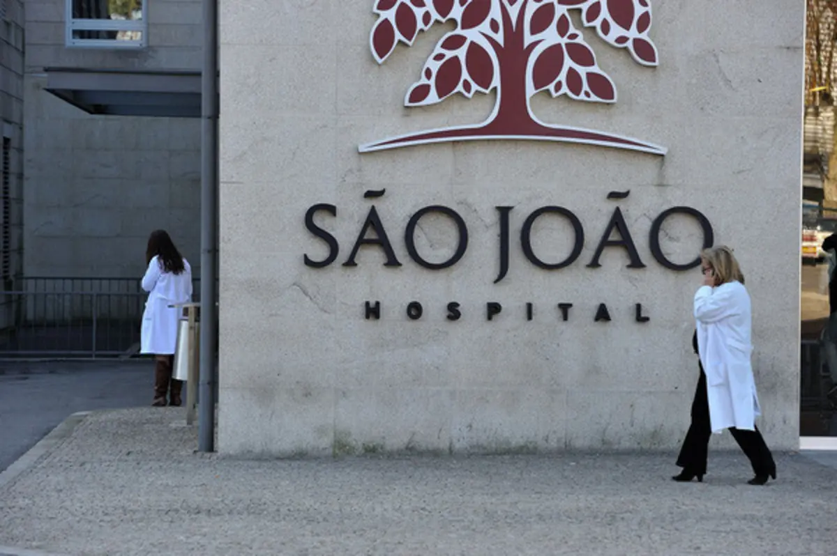 Imagem de contexto do artigo Médicos intensivistas do São João alertam para meses exigentes de equipas reduzidas