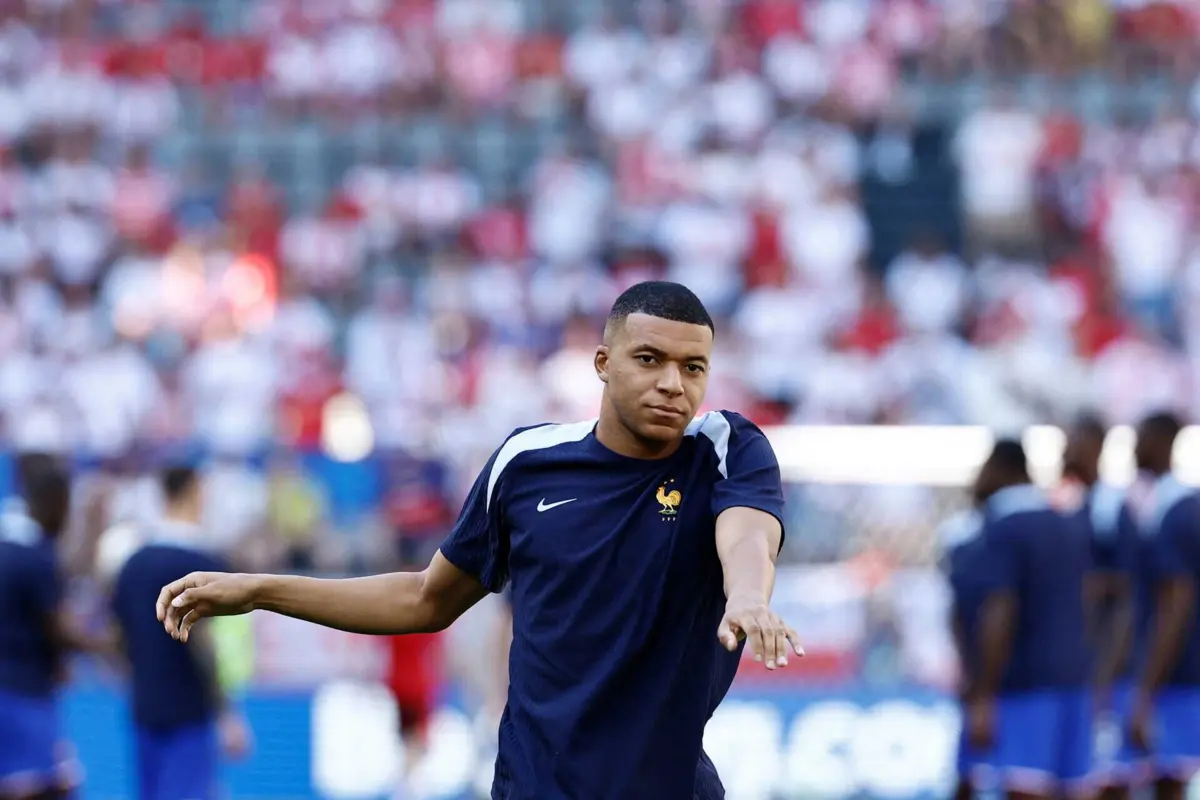 Mbappé sofreu uma fratura no nariz na primeira jornada