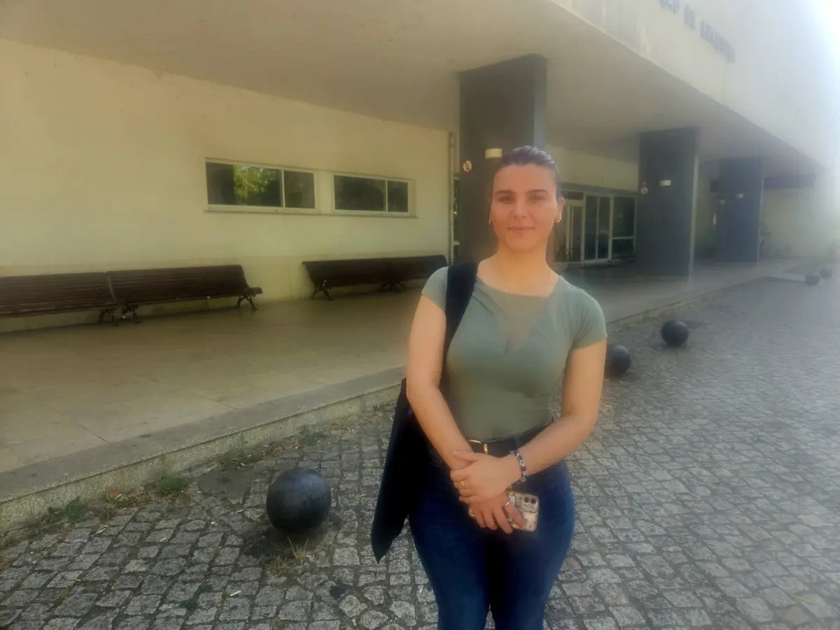 Elisabeth Pimenta dá aulas e é estudante. Considera o trabalho uma "mais-valia"