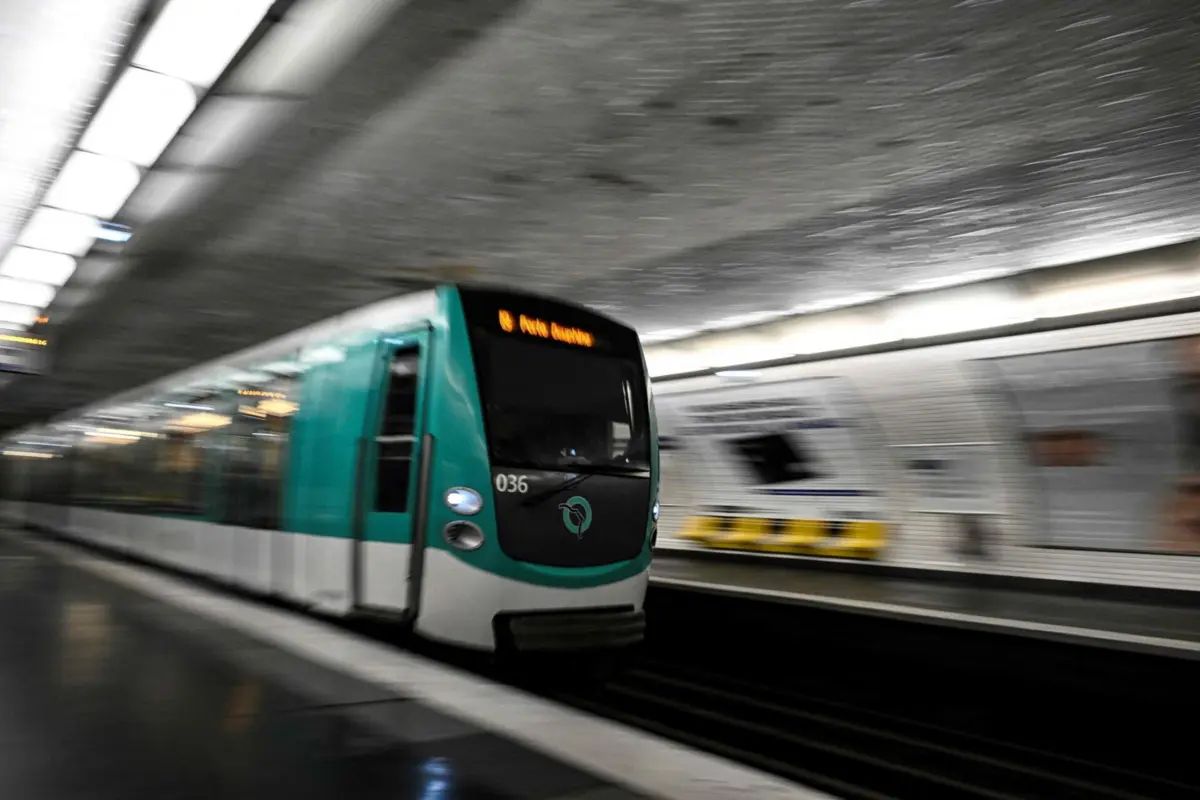 Os ataques ocorreram em três estações diferentes em Paris