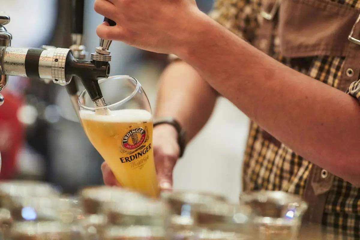 Imagem de contexto do artigo De Lisboa ao Algarve: sítios para celebrar o Okctoberfest (com muita cerveja)