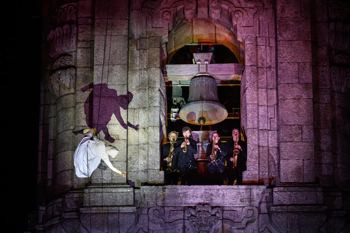 Imagem de contexto do artigo Torre dos Clérigos recebeu espetáculo de dança, música e luz no aniversário do JN