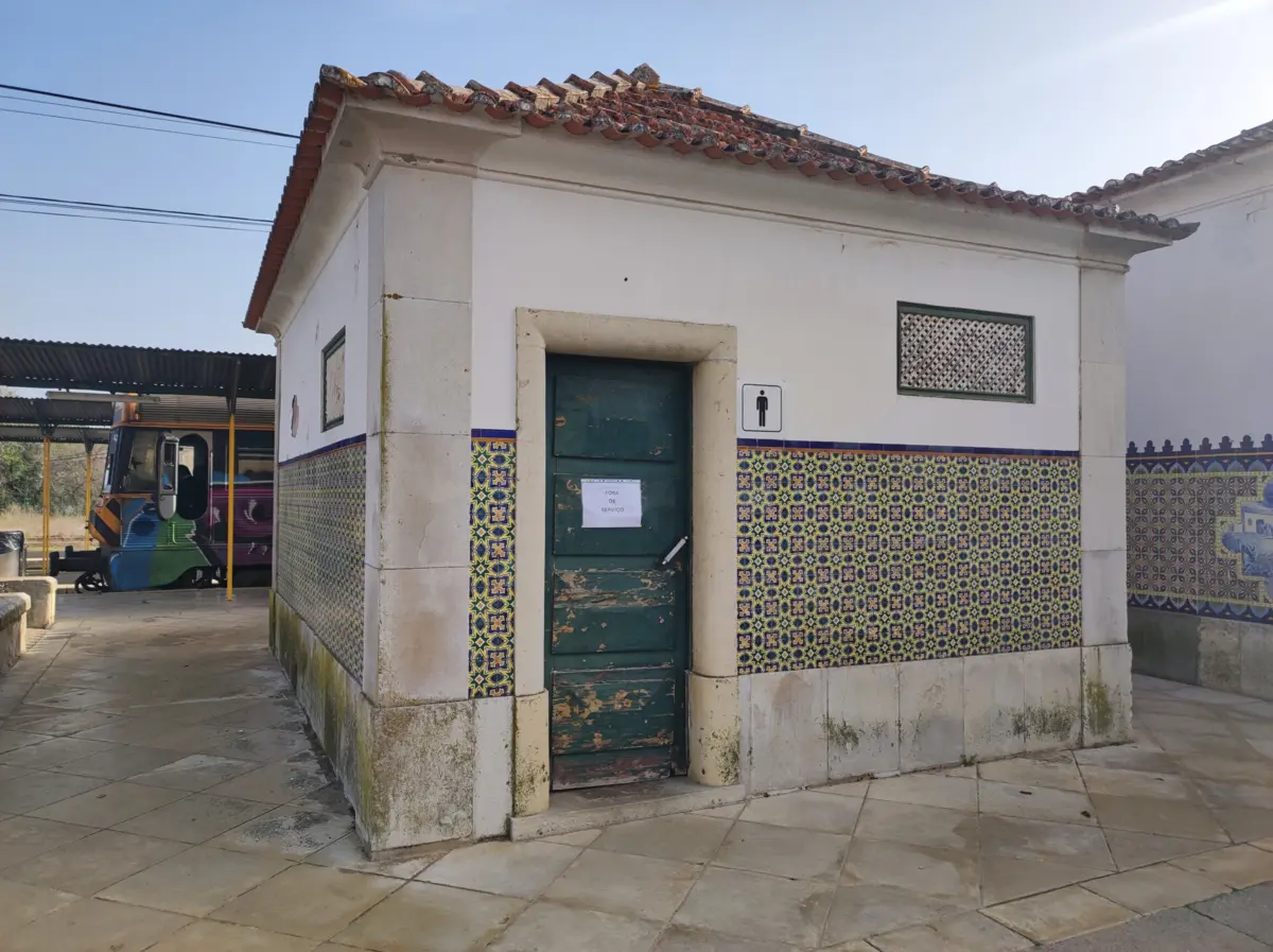 Instalações sanitárias em Beja estão devidamente assinaladas e encerradas
