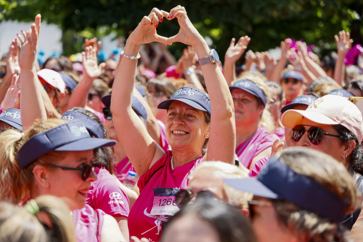 Imagem de contexto do artigo Mais de 24 mil mulheres pintaram o Porto de cor de rosa