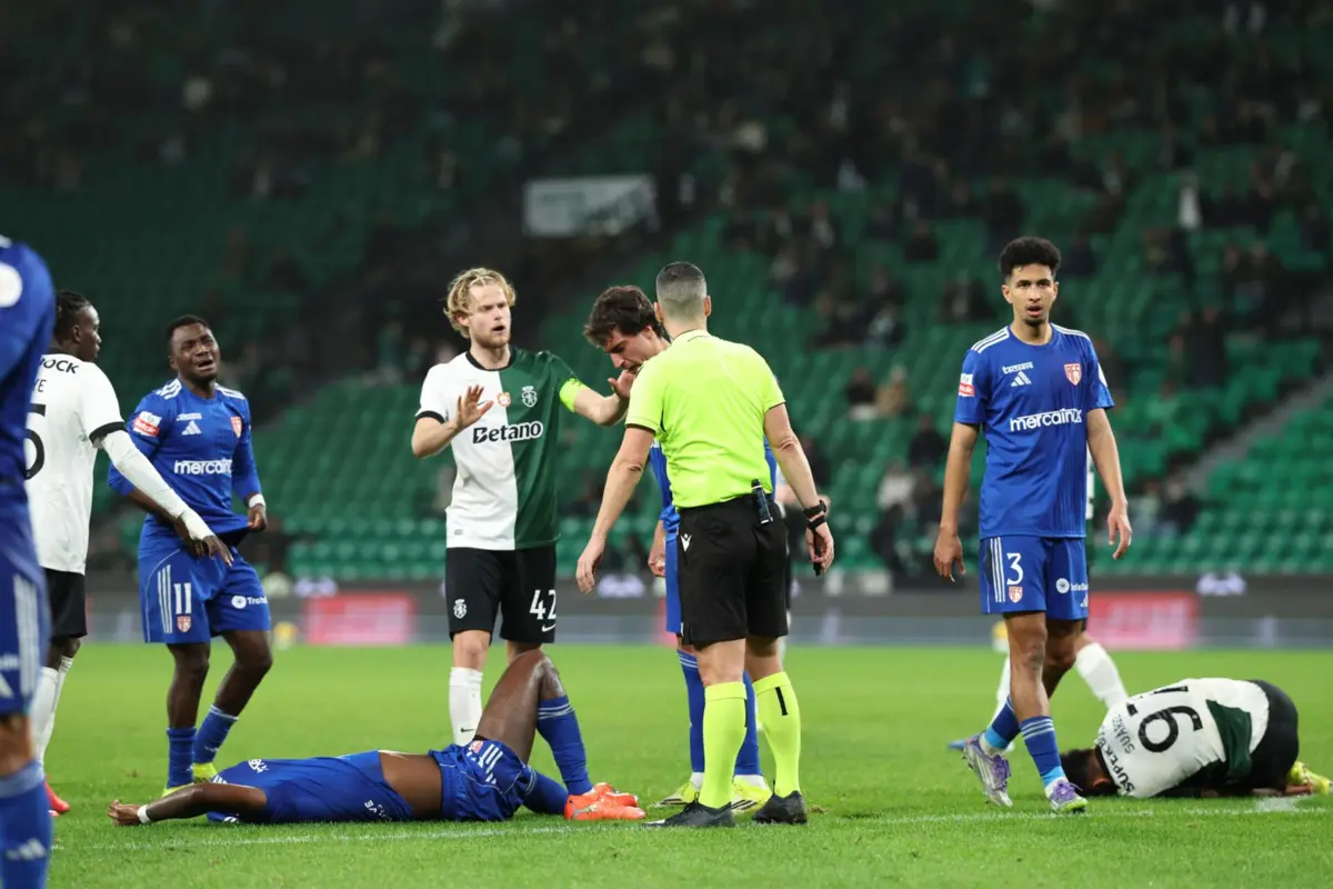 Imagem de contexto do artigo Baroan parte a perna em lance arrepiante com Suárez