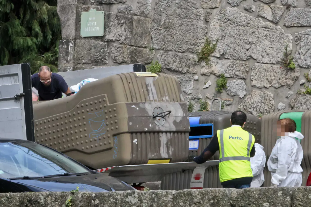 PJ, na altura, em investigações nas imediações do local do crime