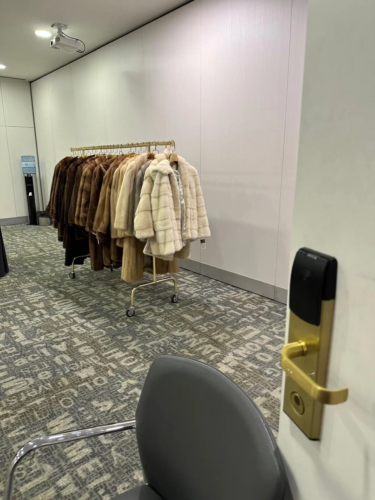 Artigos em segunda mão eram vendidos como se fossem novos