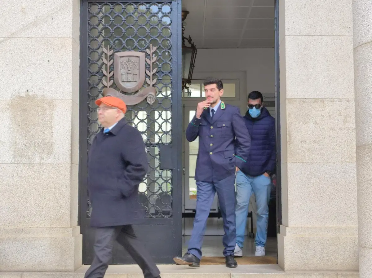 João Miguel Lopes (no centro), de 34 anos, foi condenado a mais de oito anos de prisão