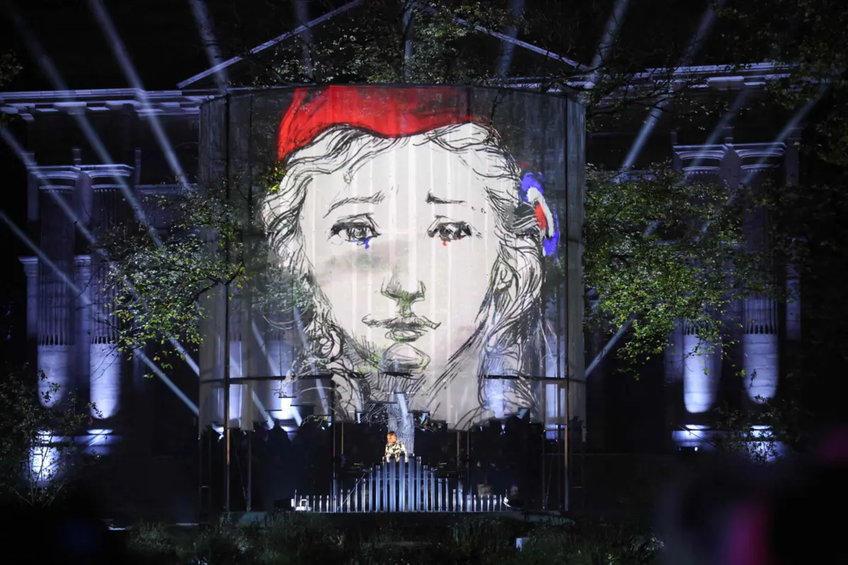 Cerimónia em Paris em homenagem às vitimas