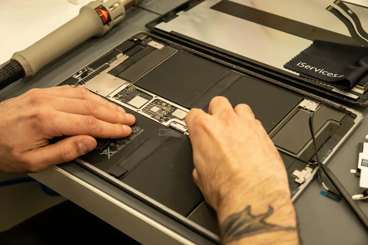 Imagem de contexto do artigo Ecrã partido? Repare na hora numa loja iServices