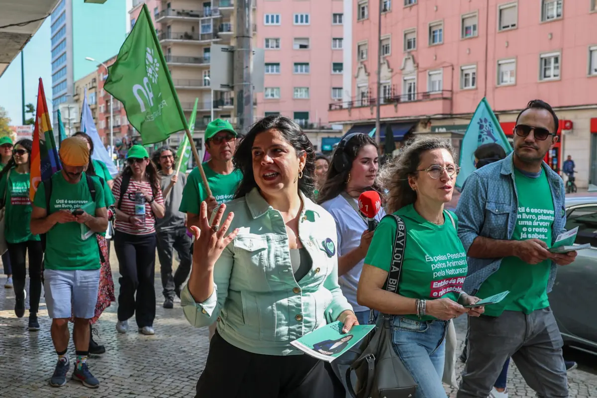 Inês de Sousa Real esteve numa caminhada da comitiva do PAN em Lisboa