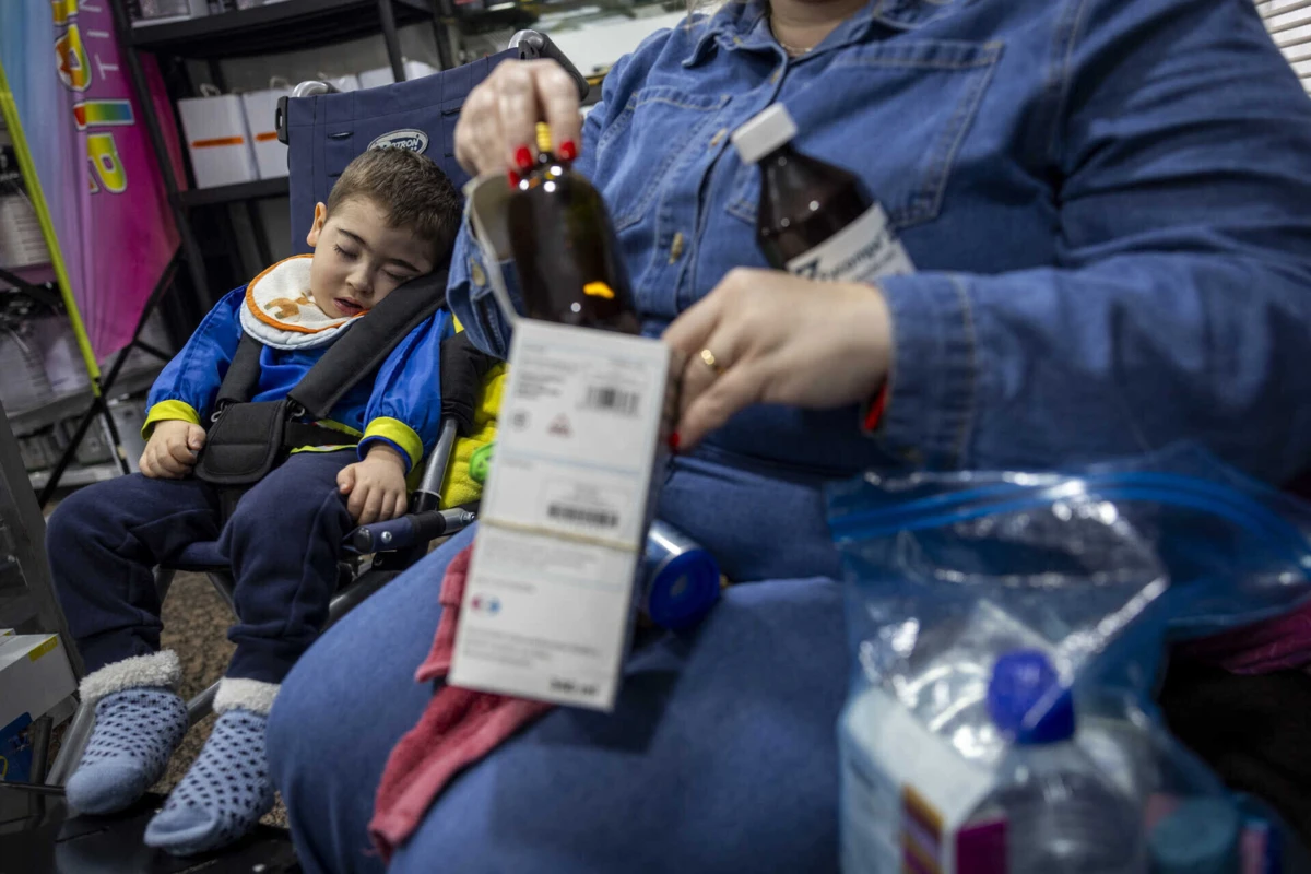 Simão tem três anos e meio, epilepsia grave e doenças raras