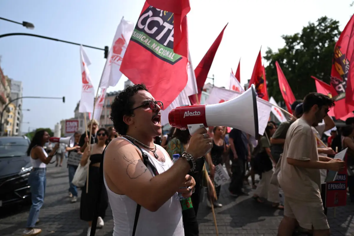 Imagem de contexto do artigo Jovens marcham até ao Parlamento contra baixos salários e precariedade
