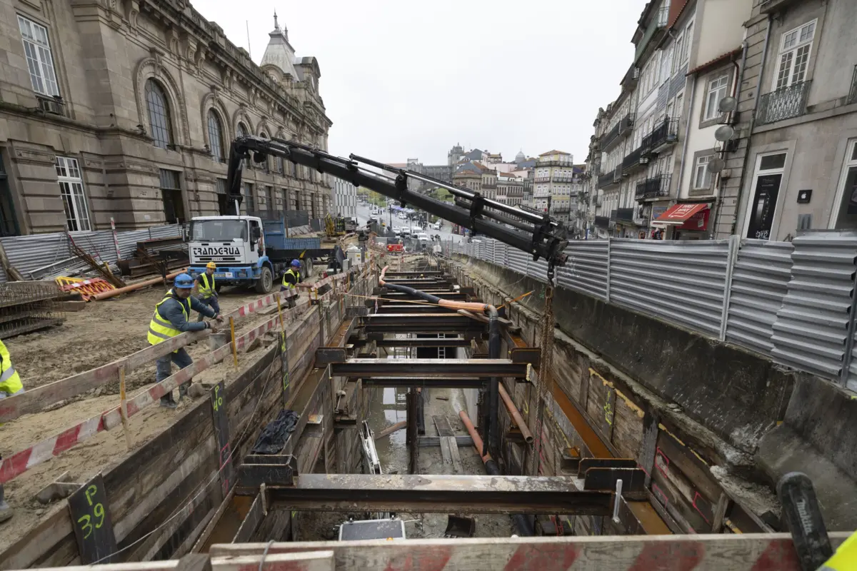 Empreitada para desviar o túnel do rio de Vila é a que regista maior atraso, diz Moreira