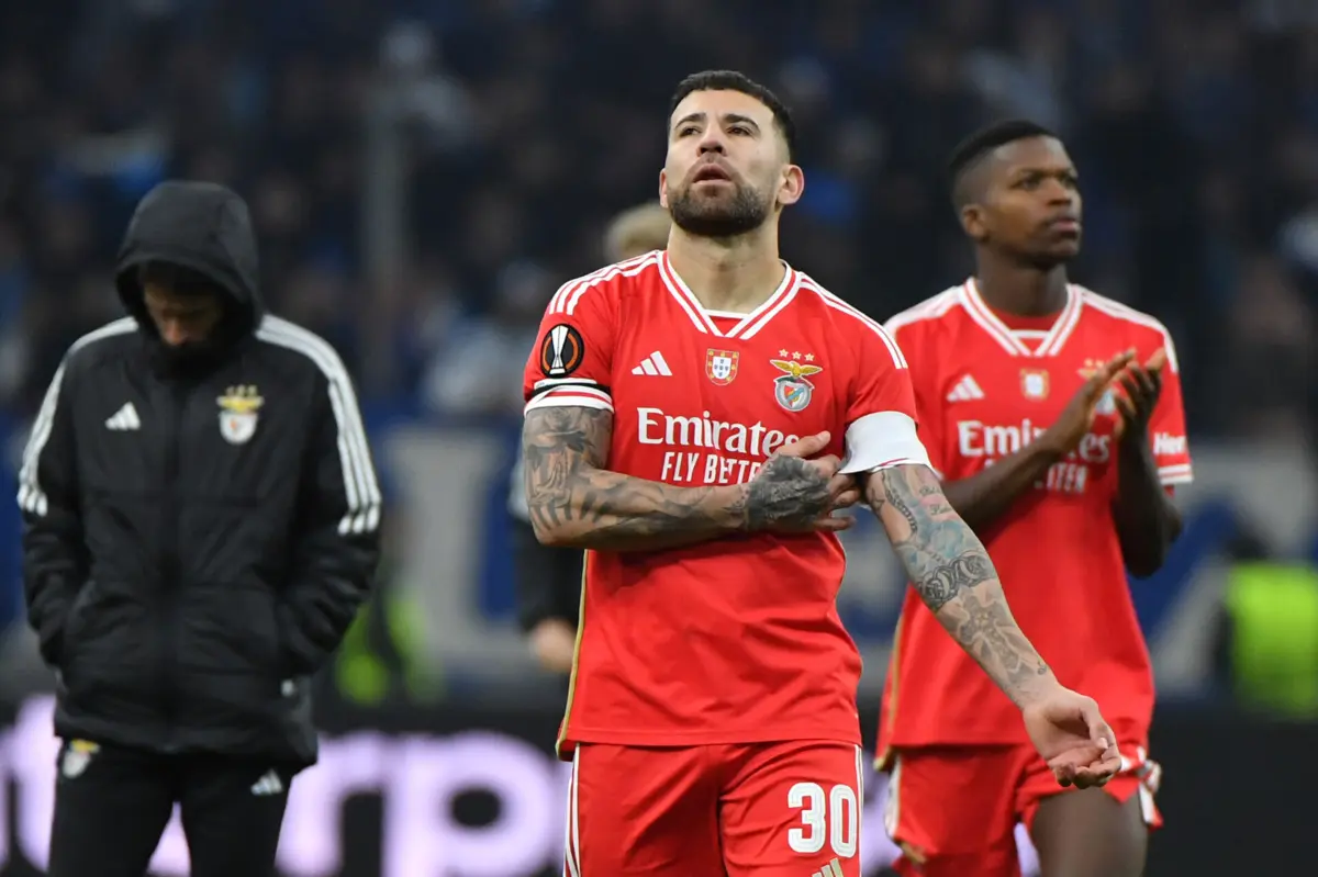 Otamendi com a braçadeira de capitão do benfica