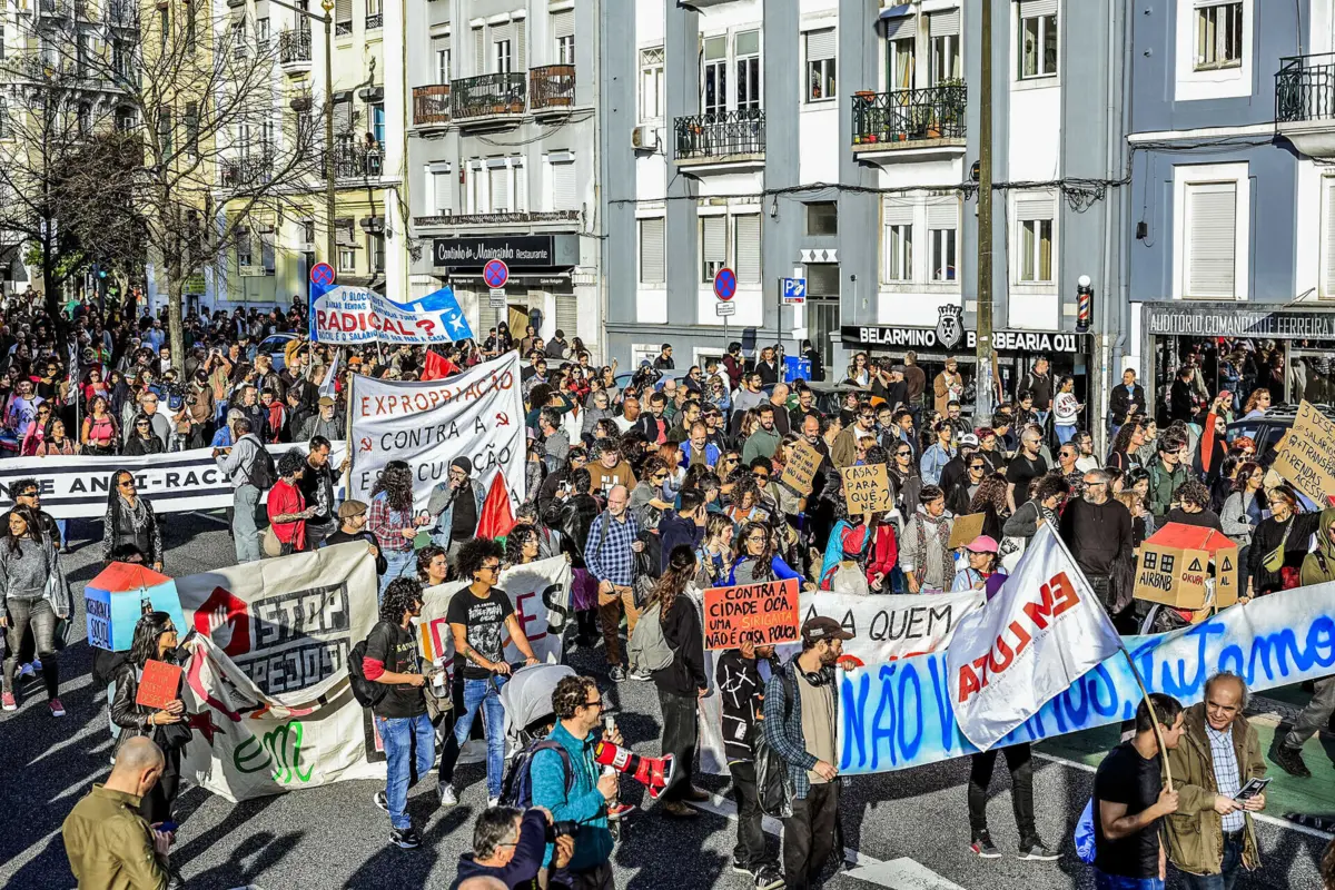 Milhares de pessoas saíram à rua no país em luta pelo direito à habitação