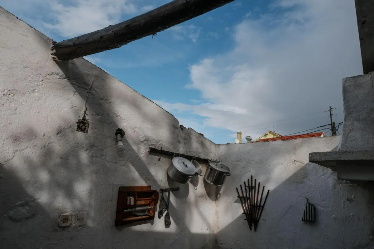 Centenas de pessoas ficaram com a casa destruída pelas tempestades que têm atingido o país