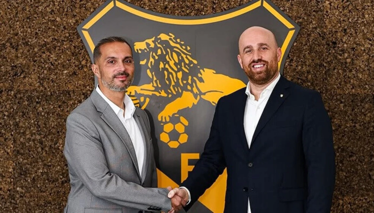 Lourosa segura diretor