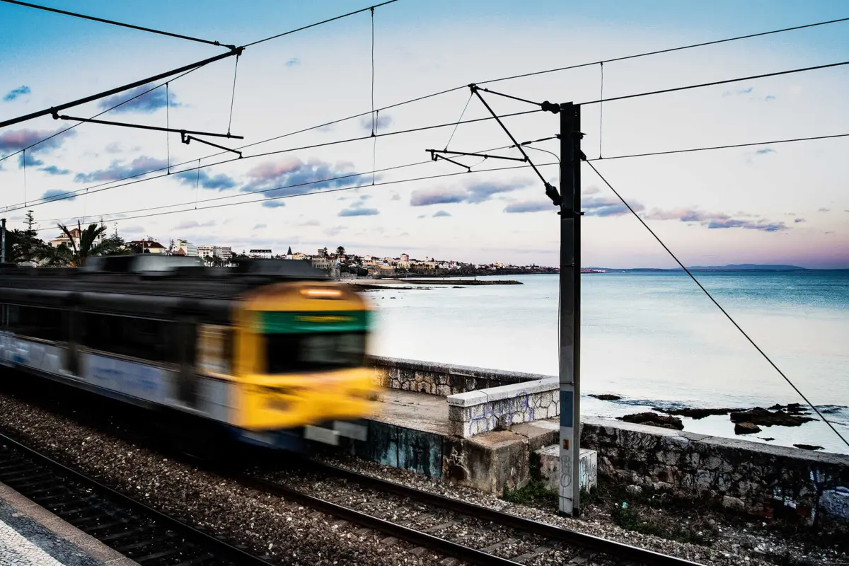 Alterações aos horários na Linha de Cascais são temporárias