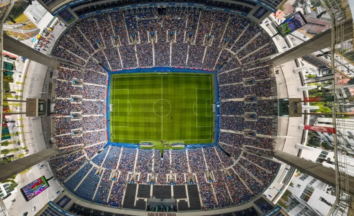 Imagem de contexto do artigo Onzes do F. C. Porto e Benfica sem surpresas para o clássico no Dragão