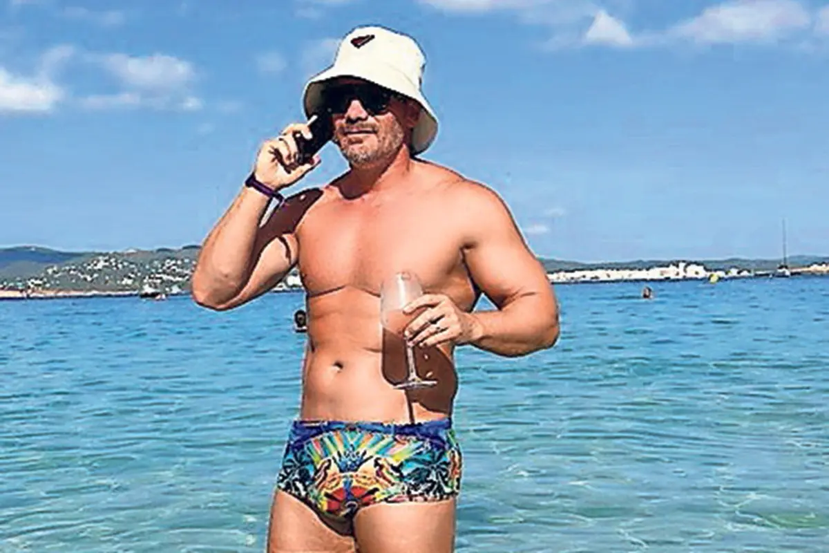 As deslocações em causa ocorreram em períodos e locais onde não havia jogos do F. C. Porto. Muitas vezes, com o ex-líder da claque e a mulher, iam familiares e amigos