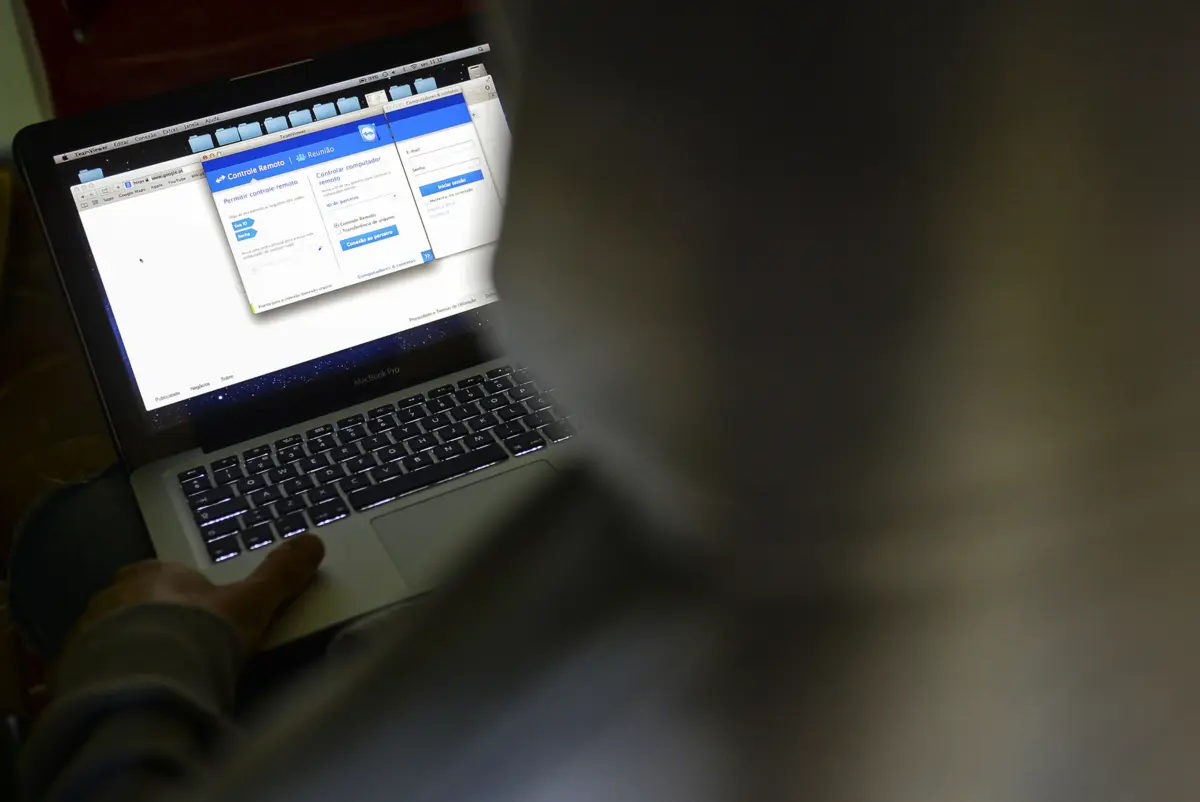 Buscas em Itália, Reino Unido, Países Baixos, Suécia, Suíça, Roménia e Croácia