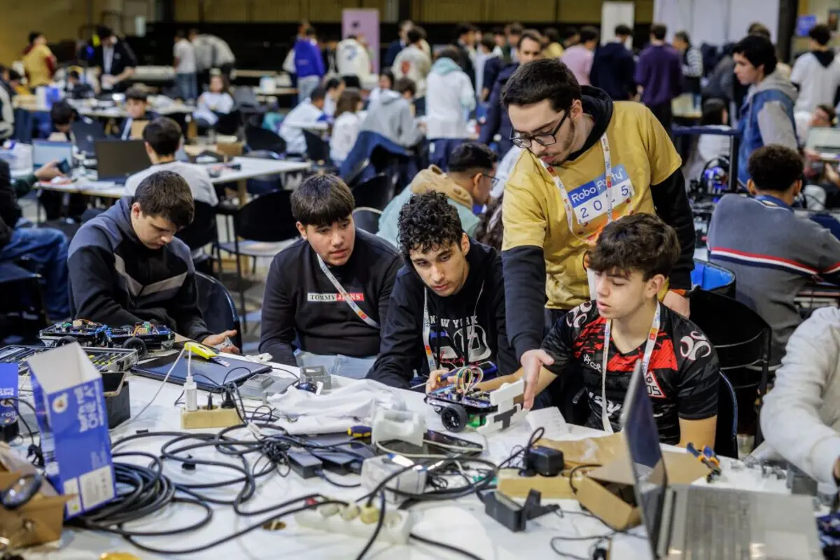 Roboparty, em Guimarães, conta com 400 participantes, de 100 equipas