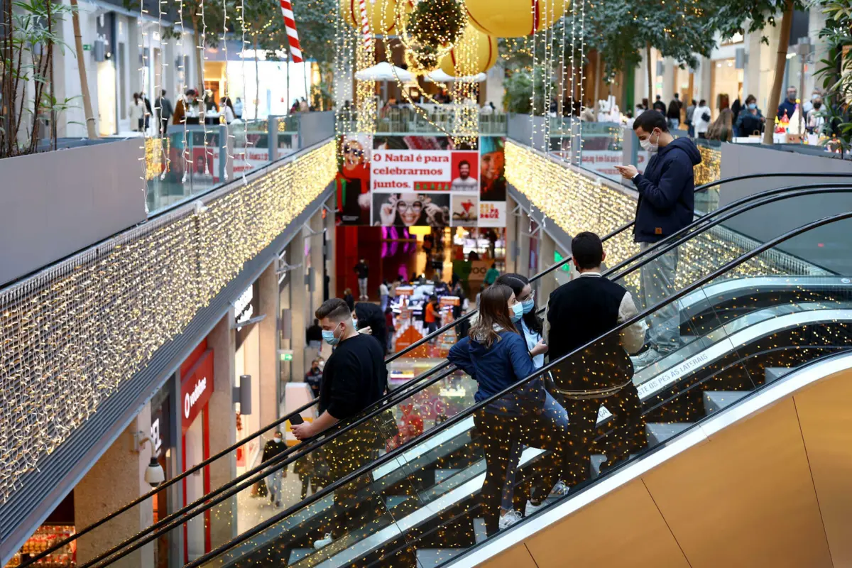 Imagem de contexto do artigo Lojas de centros comerciais disponíveis para fechar mais cedo aos fins de semana e feriados