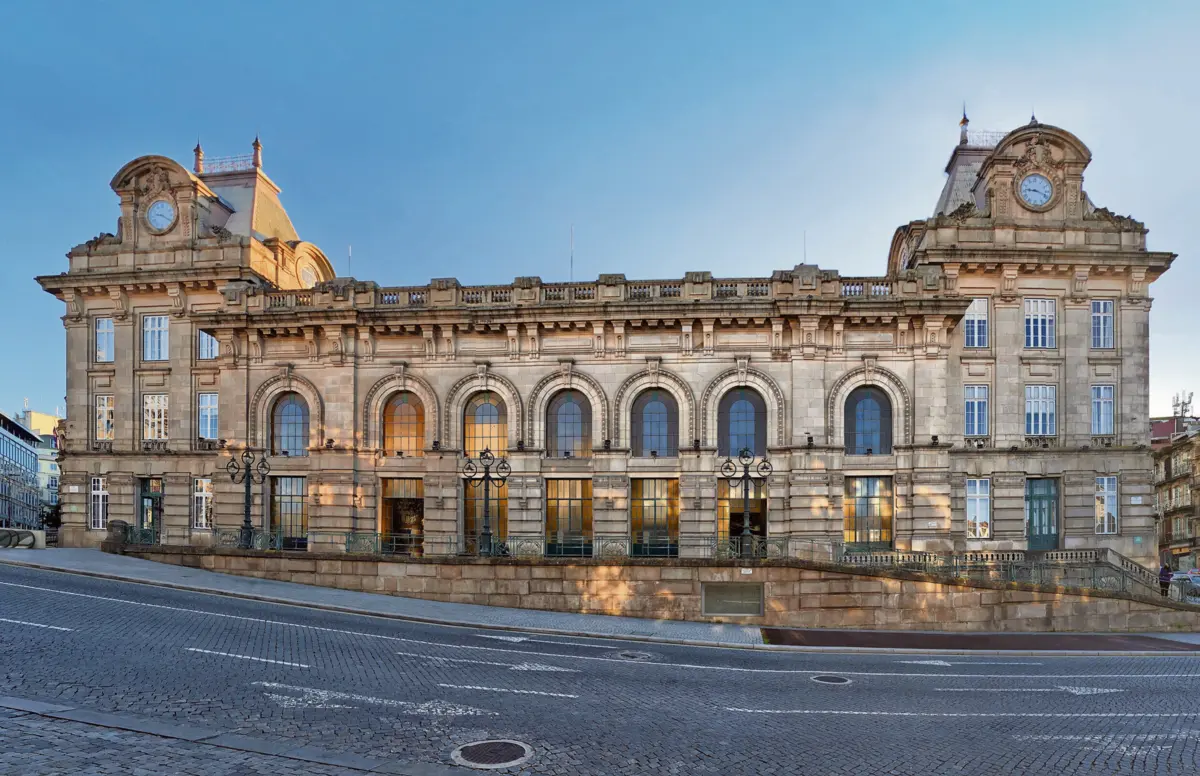 Junto à estação ferroviária haverá um elevador