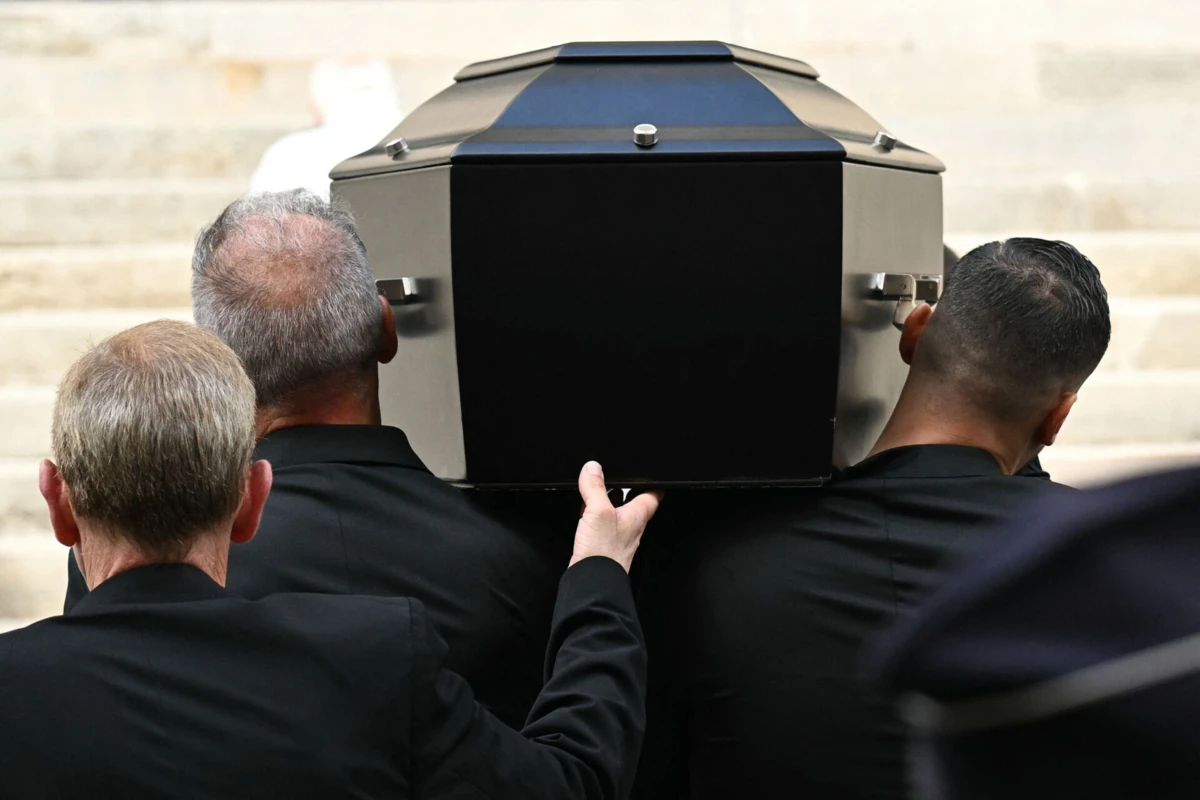 Arguidos acederam aos serviços informáticos da Segurança Social para passar certificados de óbito