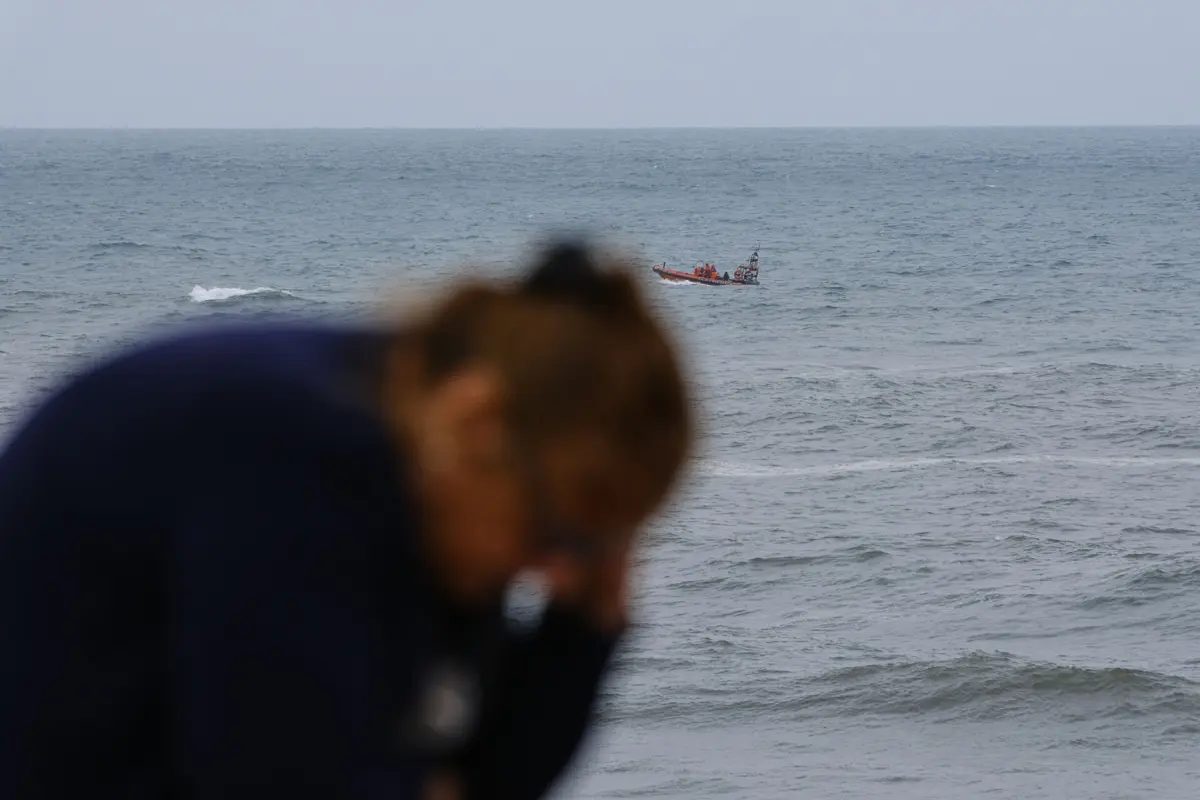 Imagem de contexto do artigo Navio patrulha continua durante a noite buscas por crianças desaparecidas na Praia do Pedrógão
