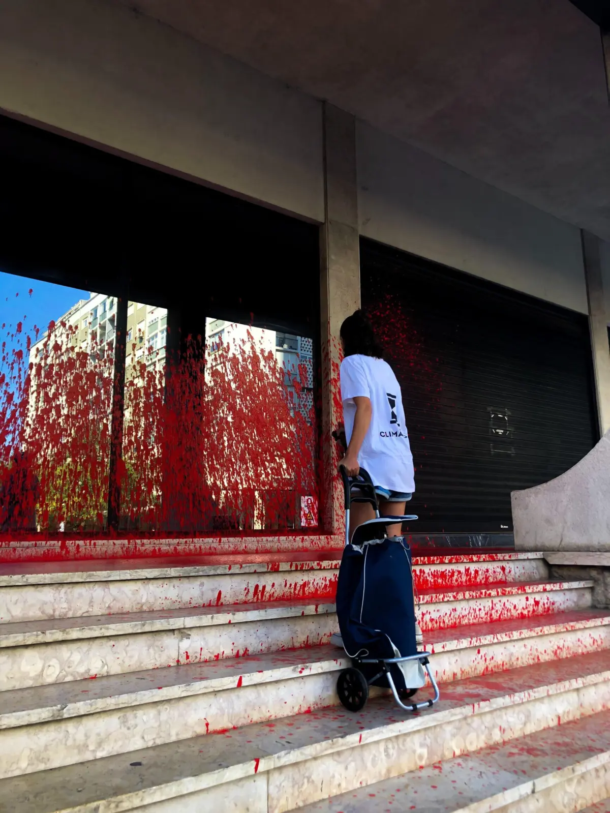 Imagem de contexto do artigo Ativistas pelo clima pintam fachada da sede da REN