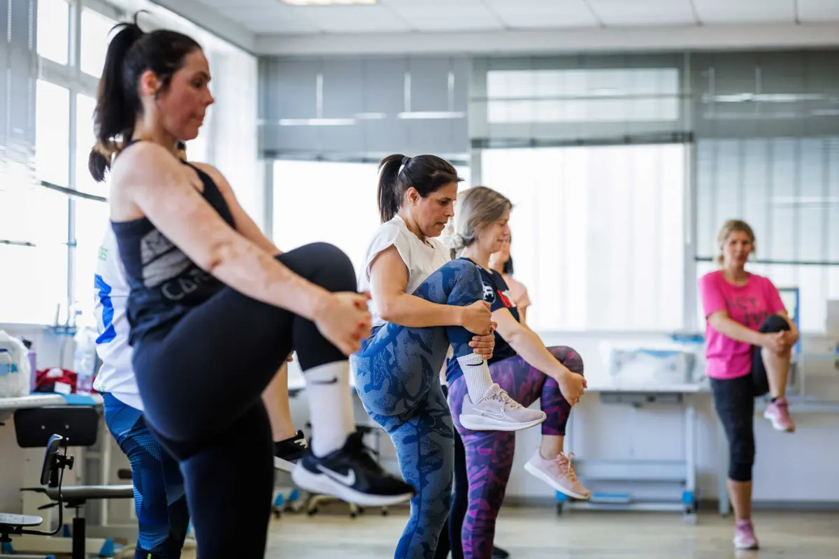 Uma das últimas sessões de ginástica laboral dada pelos professores da Tempo Livre na têxtil Lameirinho