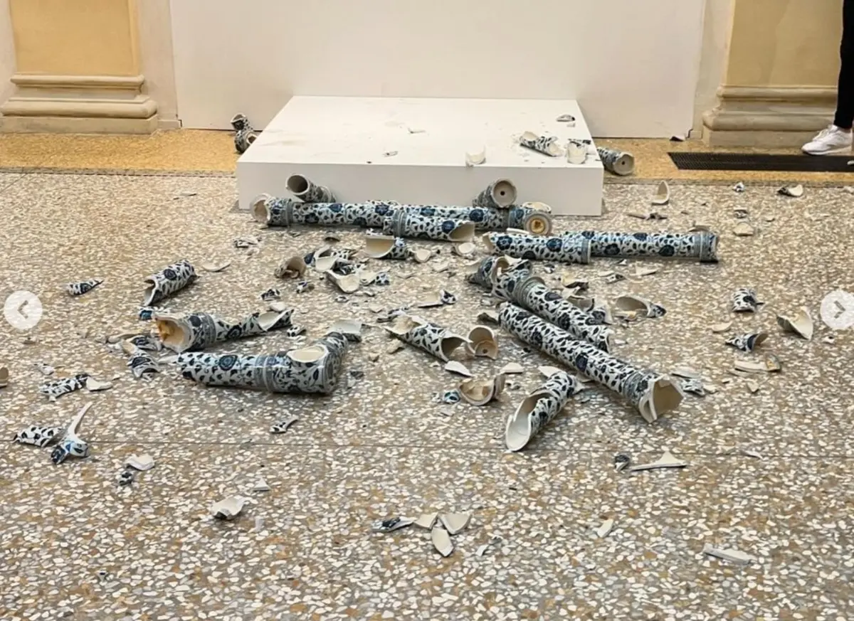 Imagem de contexto do artigo Homem destrói propositadamente obra de Ai Weiwei em exposição em Itália