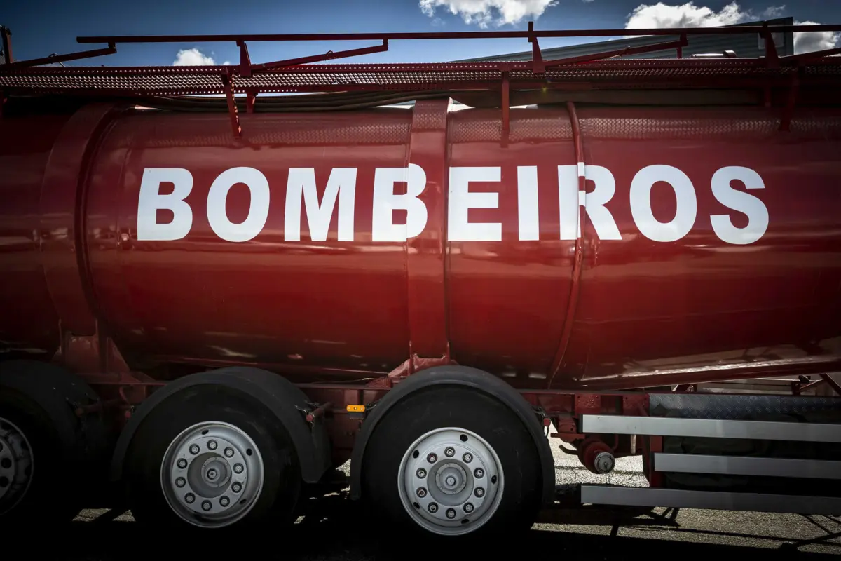 No local, estiveram cinco operacionais dos bombeiros de Mirandela