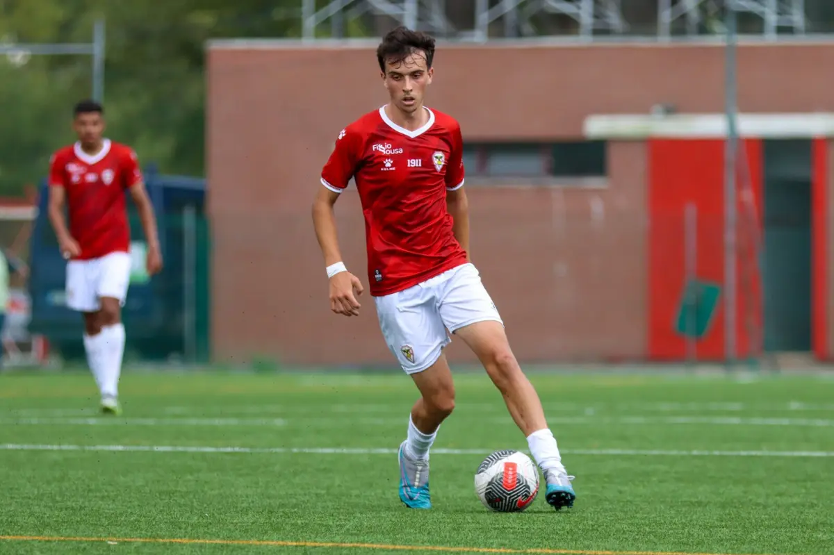 Afonso Couto joga no meio-campo do Salgueiros